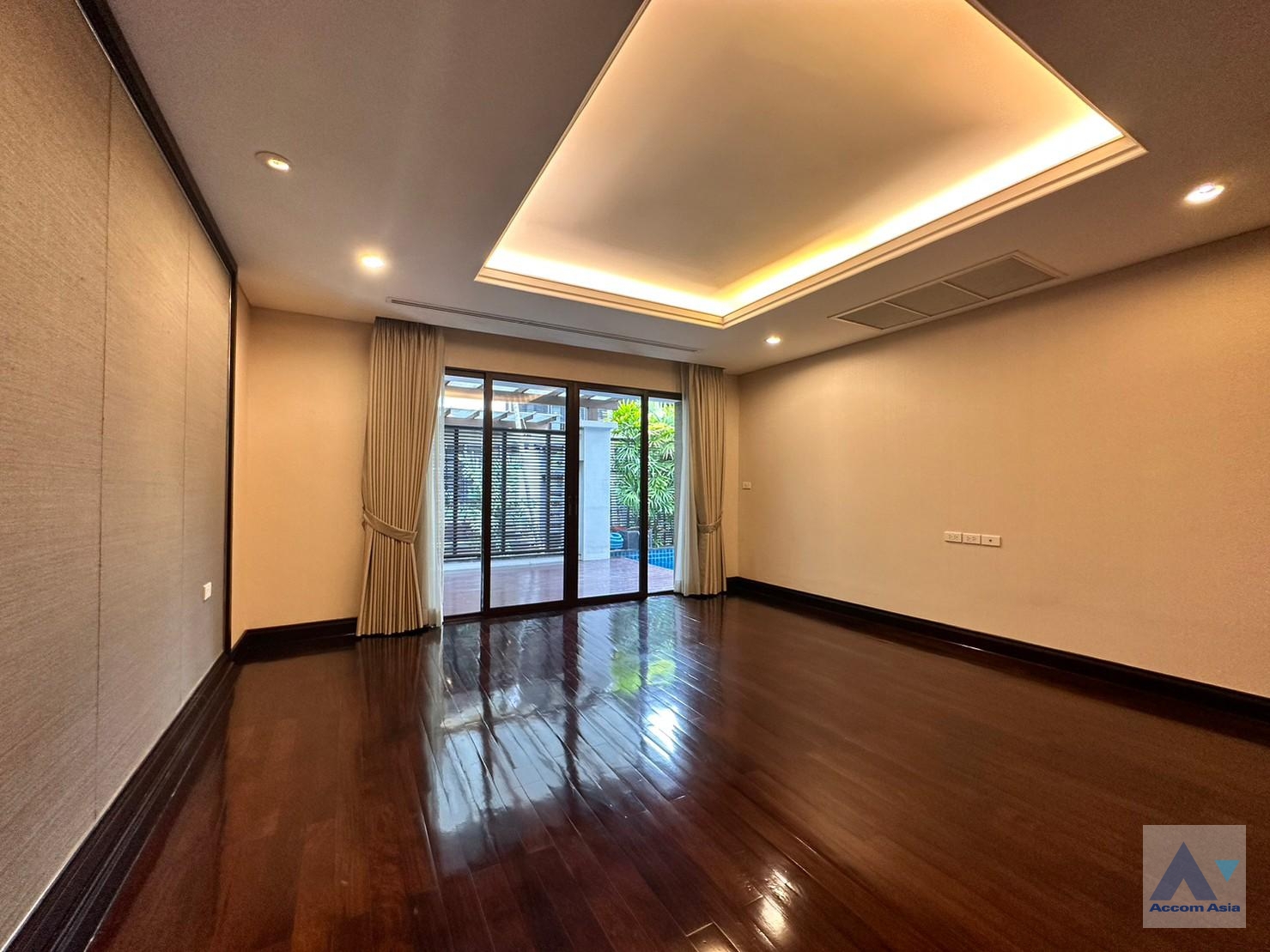 16  4 br House for rent and sale in Sukhumvit ,Bangkok BTS Asok - MRT Sukhumvit at House with pool Exclusive compound 1812512