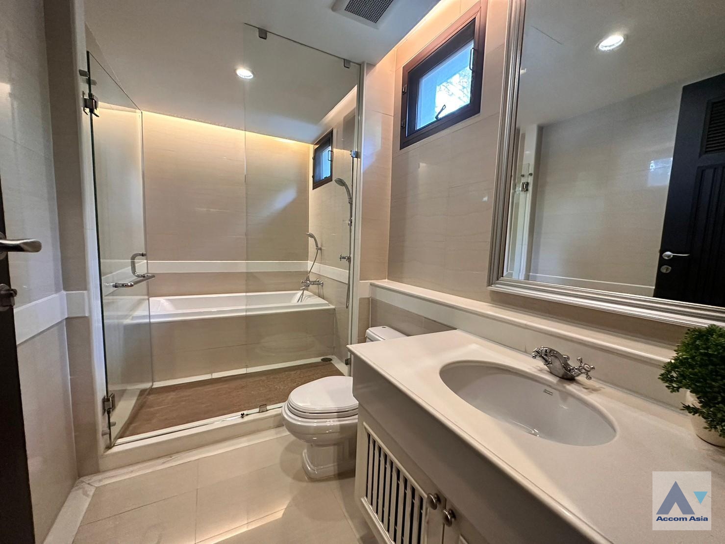 27  4 br House for rent and sale in Sukhumvit ,Bangkok BTS Asok - MRT Sukhumvit at House with pool Exclusive compound 1812512