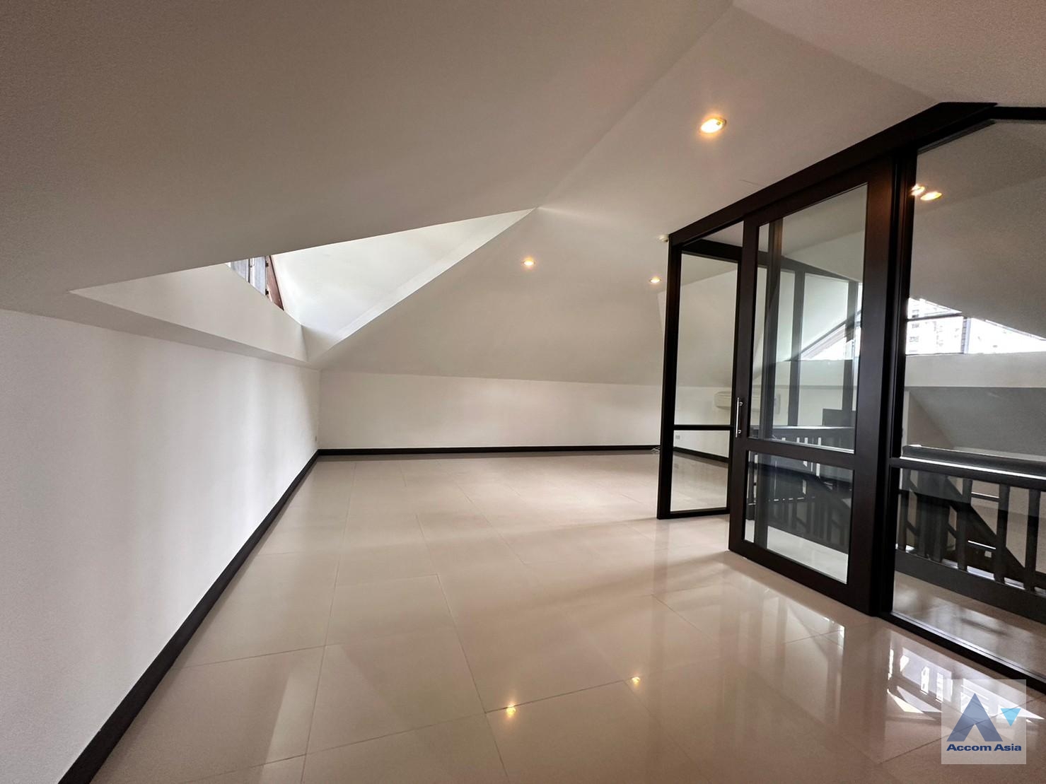 30  4 br House for rent and sale in Sukhumvit ,Bangkok BTS Asok - MRT Sukhumvit at House with pool Exclusive compound 1812512