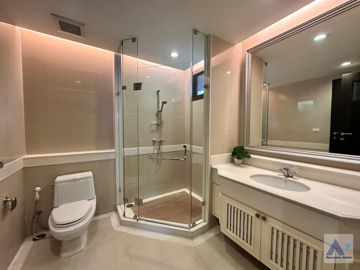 29  4 br House for rent and sale in Sukhumvit ,Bangkok BTS Asok - MRT Sukhumvit at House with pool Exclusive compound 1812512