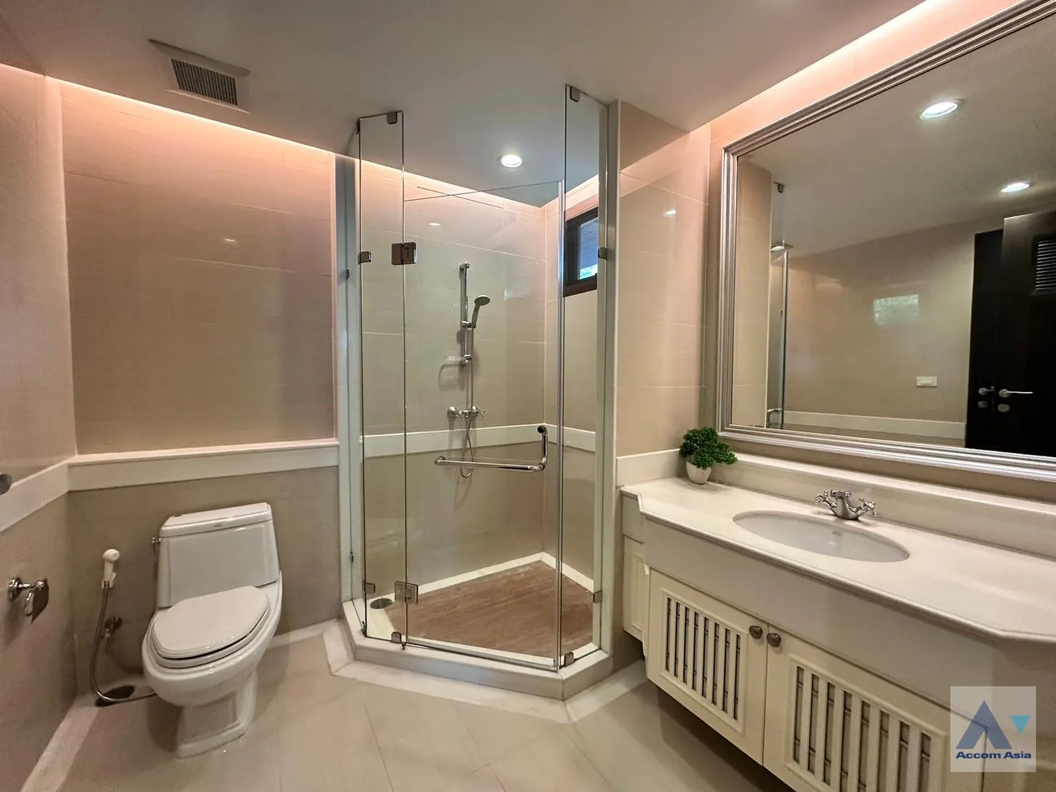 29  4 br House for rent and sale in Sukhumvit ,Bangkok BTS Asok - MRT Sukhumvit at House with pool Exclusive compound 1812512