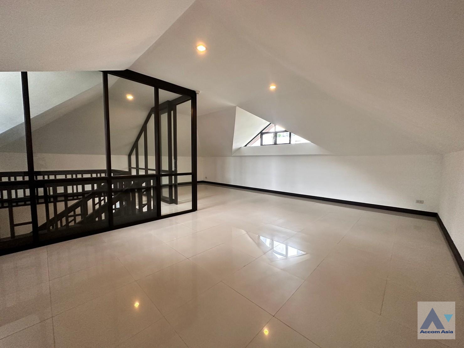 33  4 br House for rent and sale in Sukhumvit ,Bangkok BTS Asok - MRT Sukhumvit at House with pool Exclusive compound 1812512