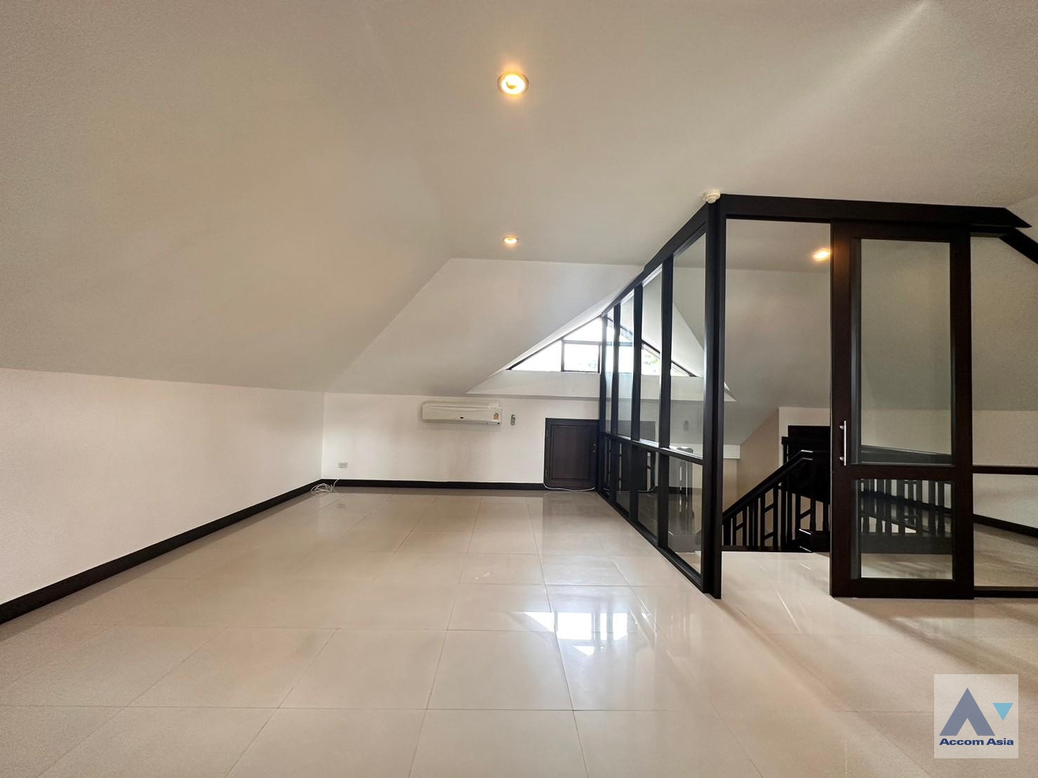 31  4 br House for rent and sale in Sukhumvit ,Bangkok BTS Asok - MRT Sukhumvit at House with pool Exclusive compound 1812512