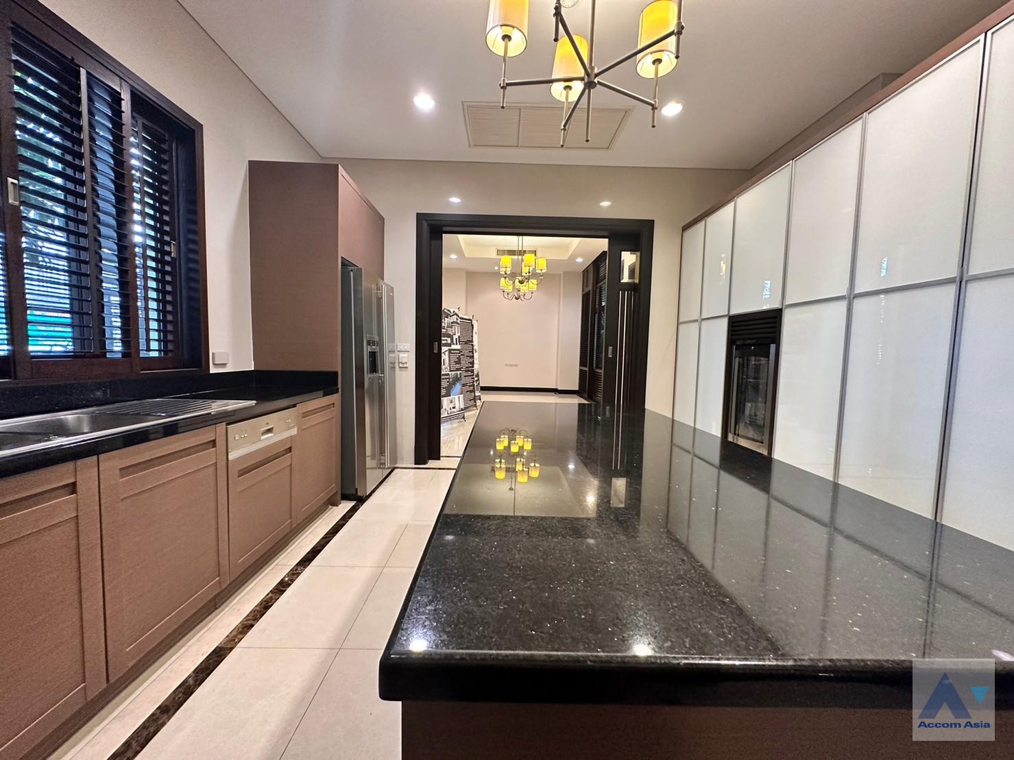 10  4 br House for rent and sale in Sukhumvit ,Bangkok BTS Asok - MRT Sukhumvit at House with pool Exclusive compound 1812512