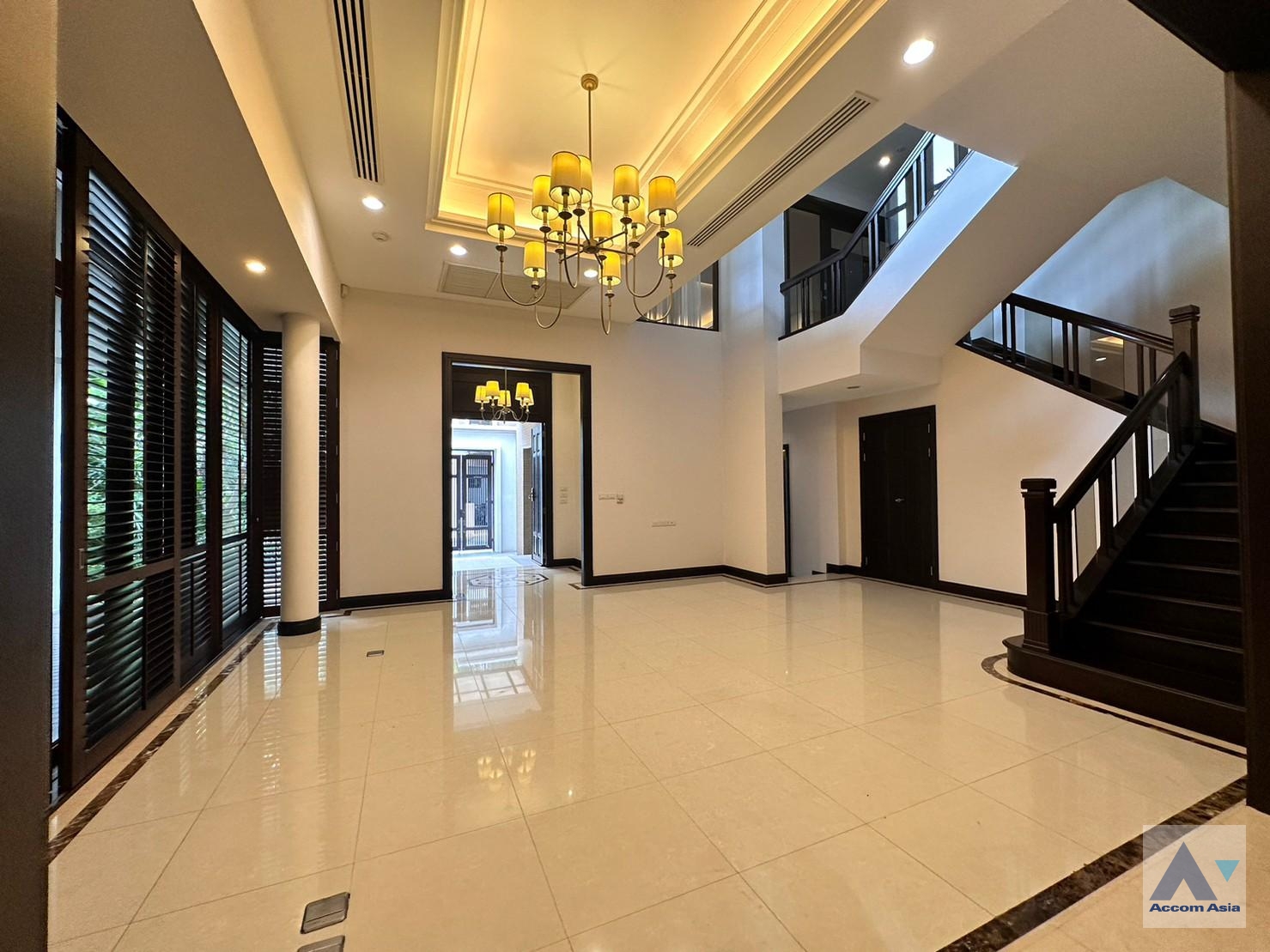  1  4 br House for rent and sale in Sukhumvit ,Bangkok BTS Asok - MRT Sukhumvit at House with pool Exclusive compound 1812512