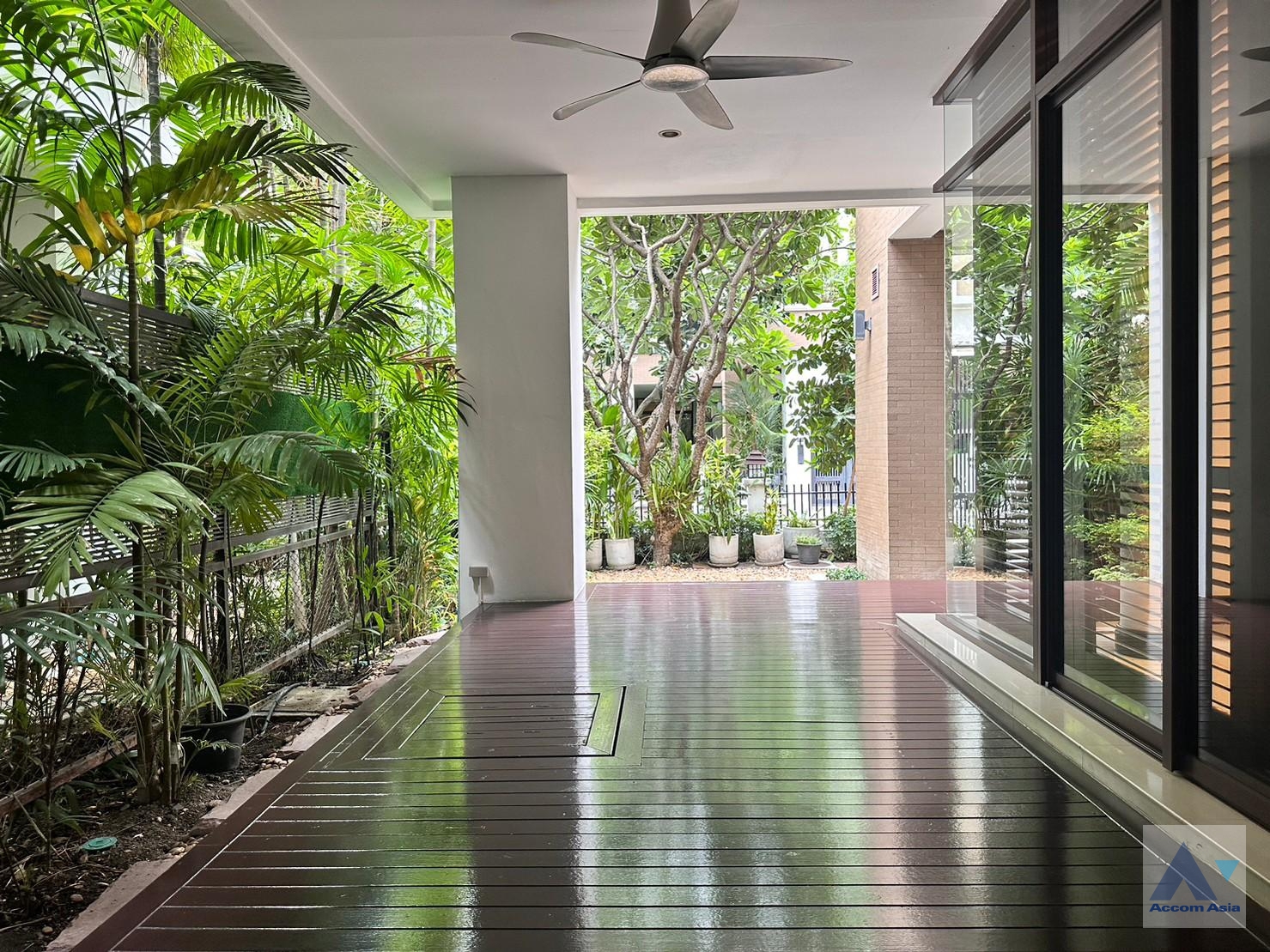 36  4 br House for rent and sale in Sukhumvit ,Bangkok BTS Asok - MRT Sukhumvit at House with pool Exclusive compound 1812512