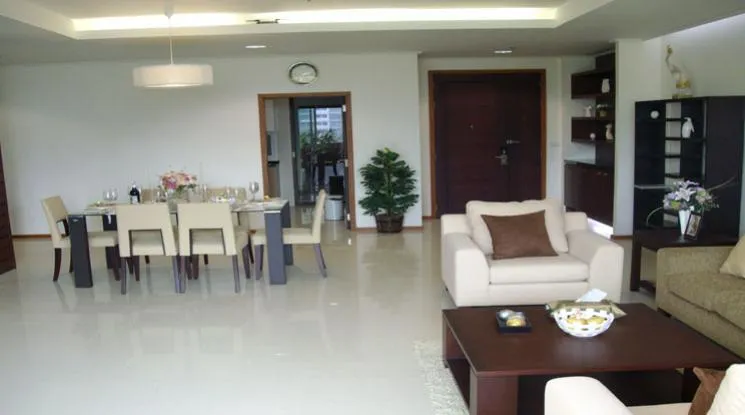 unitPet friendly |  3 Bedrooms  Apartment For Rent in Sukhumvit, Bangkok  near BTS Phrom Phong (1412545)