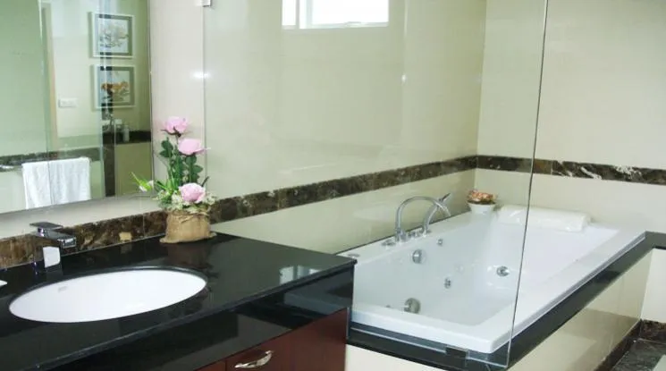 9  3 br Apartment For Rent in Sukhumvit ,Bangkok BTS Phrom Phong at Fully Furnished Suites 1412545