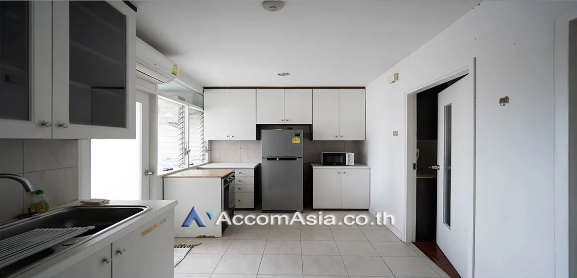 unit 3 Bedrooms  Condominium For Rent in Silom, Bangkok  near BTS Sala Daeng - MRT Silom (1512577)