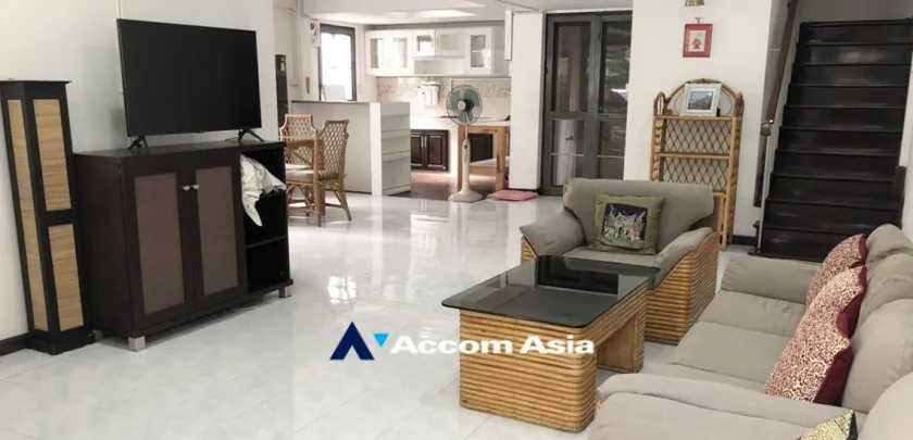unit 2 Bedrooms  House For Rent & Sale in Sukhumvit, Bangkok  near BTS Nana (1812612)