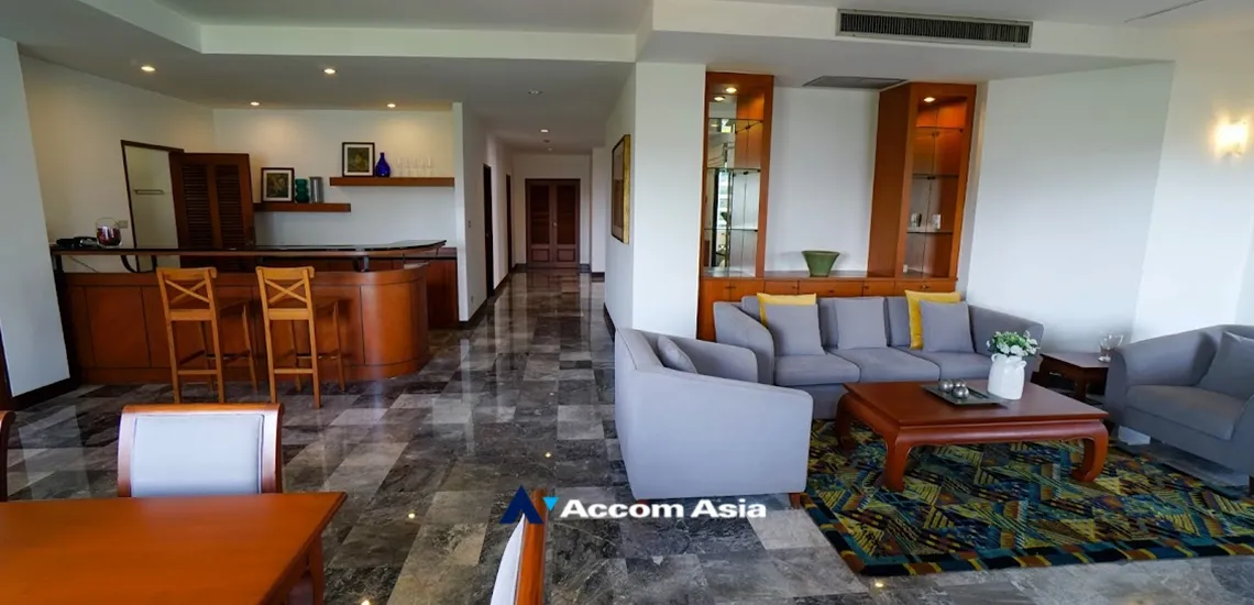 unit 3 Bedrooms  Apartment For Rent in Sukhumvit, Bangkok  near BTS Phrom Phong (1512720)
