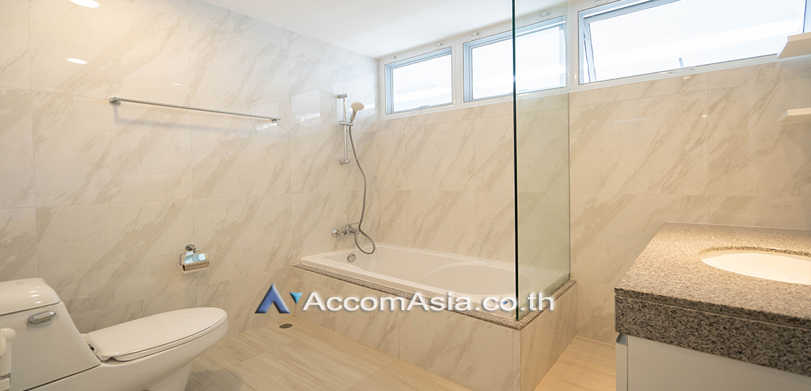 6  3 br Apartment For Rent in Sathorn ,Bangkok BTS Chong Nonsi at Cozy Low-Rise Apartment in a Premium Compound 1412786