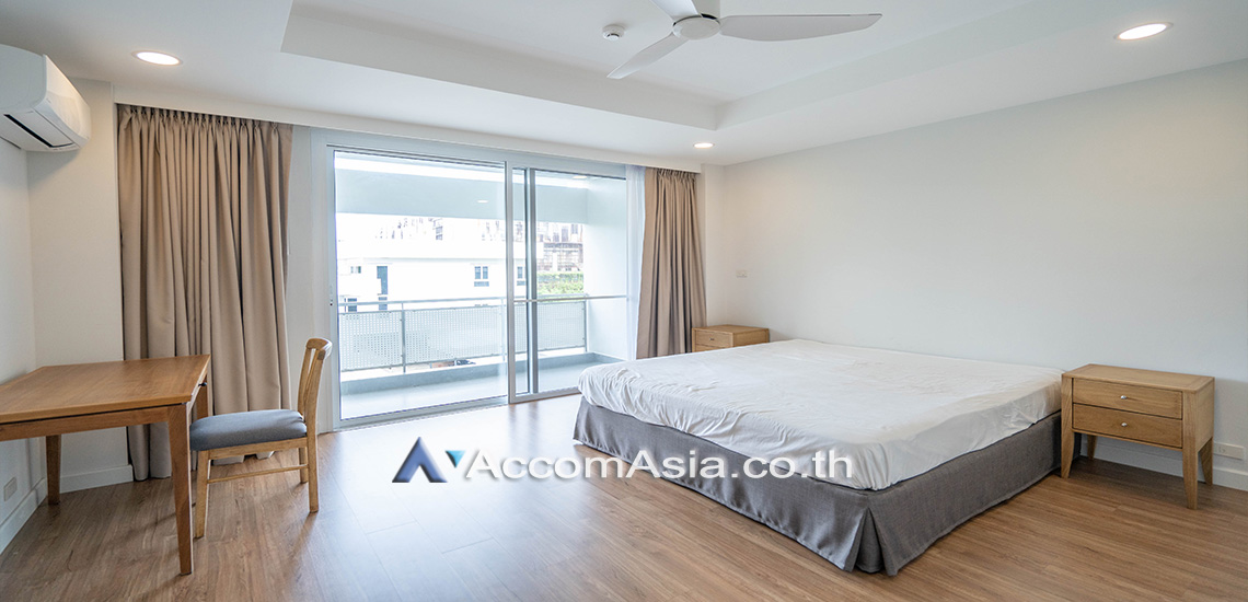 10  3 br Apartment For Rent in Sathorn ,Bangkok BTS Chong Nonsi at Cozy Low-Rise Apartment in a Premium Compound 1412786