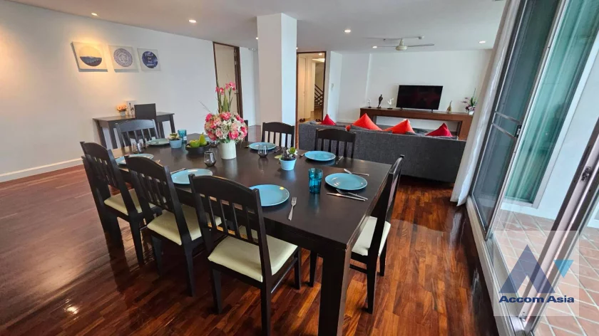 4  3 br Apartment For Rent in Silom ,Bangkok BTS Surasak at High-end Low Rise  1412830