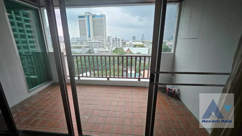 5  3 br Apartment For Rent in Silom ,Bangkok BTS Surasak at High-end Low Rise  1412830