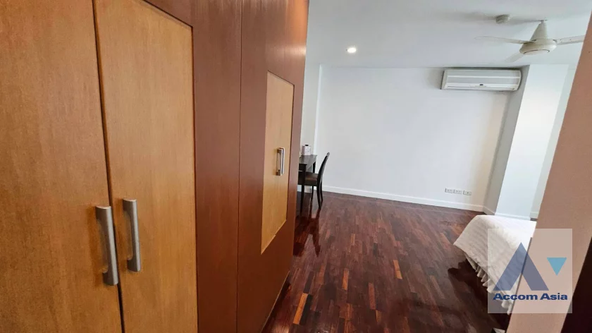 8  3 br Apartment For Rent in Silom ,Bangkok BTS Surasak at High-end Low Rise  1412830