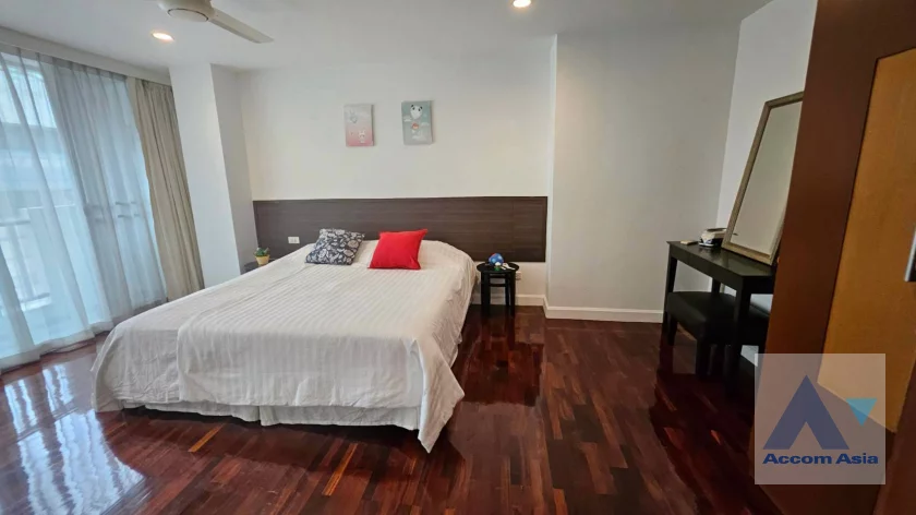 14  3 br Apartment For Rent in Silom ,Bangkok BTS Surasak at High-end Low Rise  1412830