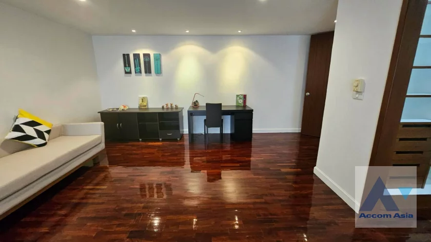 13  3 br Apartment For Rent in Silom ,Bangkok BTS Surasak at High-end Low Rise  1412830