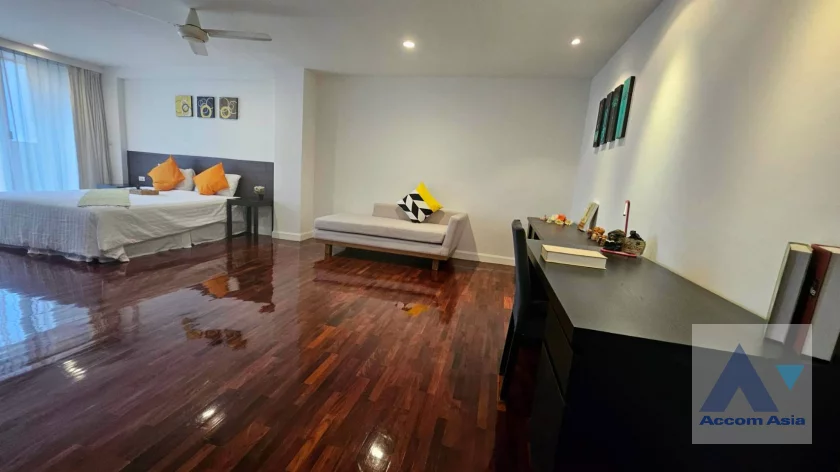 11  3 br Apartment For Rent in Silom ,Bangkok BTS Surasak at High-end Low Rise  1412830