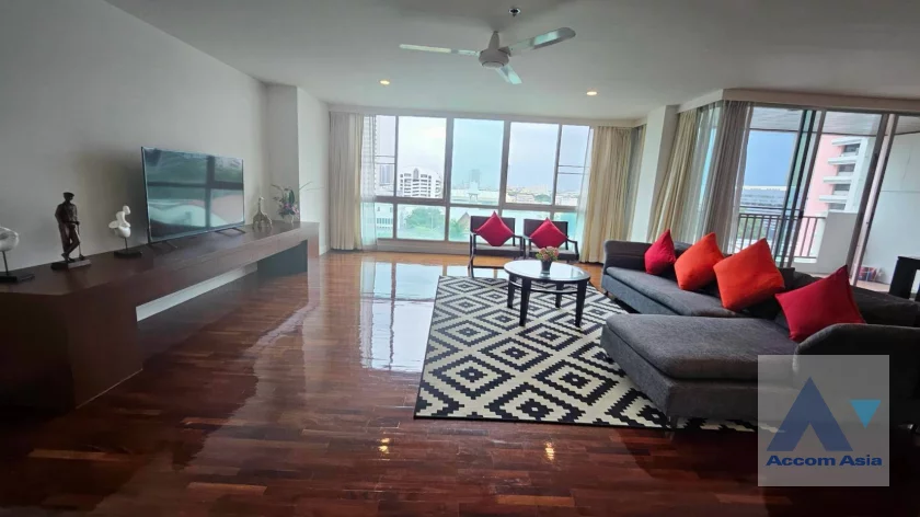 Pet friendly |  High-end Low Rise  Apartment  3 Bedroom for Rent BTS Surasak in Silom Bangkok