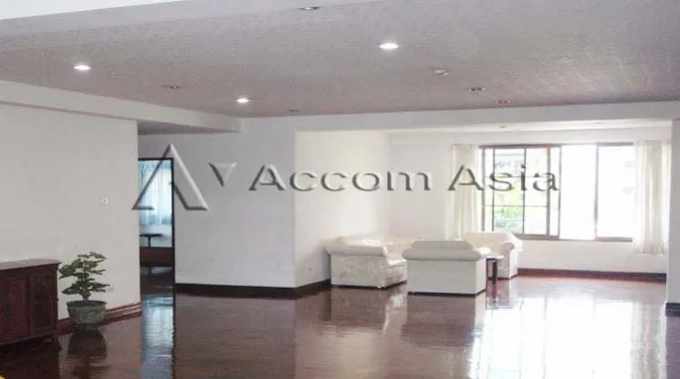 unit 4 Bedrooms  Apartment For Rent in Sukhumvit, Bangkok  near BTS Thong Lo (1412845)
