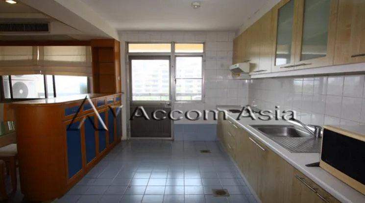 unit 3 Bedrooms  Condominium For Rent in Sukhumvit, Bangkok  near BTS Phrom Phong (1512952)