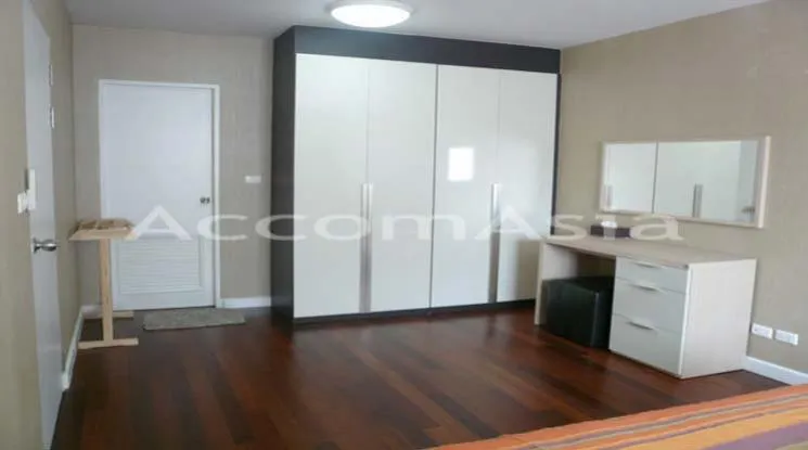 unit 2 Bedrooms  Condominium For Rent & Sale in Sathorn, Bangkok  near MRT Khlong Toei (1512972)