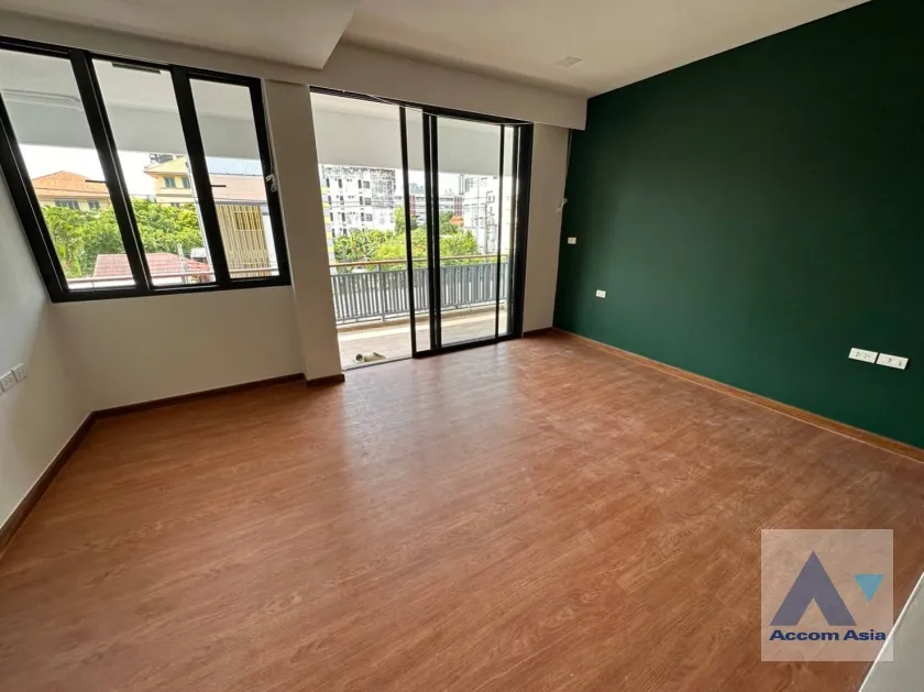 unitPet friendly |  4 Bedrooms  Apartment For Rent in Sathorn, Bangkok  near BTS Chong Nonsi (10112)