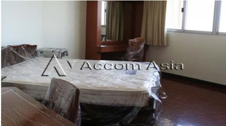 unit 4 Bedrooms  Condominium For Rent in Sukhumvit, Bangkok  near BTS Ekkamai (1513155)