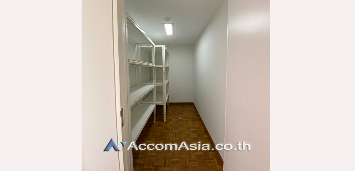 15  4 br Apartment For Rent in Sathorn ,Bangkok BTS Chong Nonsi at Cozy Low-Rise Apartment in a Premium Compound 1413277