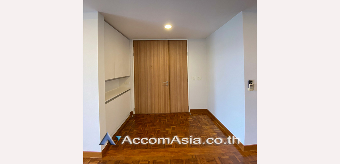 10  4 br Apartment For Rent in Sathorn ,Bangkok BTS Chong Nonsi at Cozy Low-Rise Apartment in a Premium Compound 1413277
