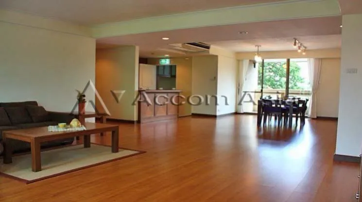 unit 3 Bedrooms  Apartment For Rent in Sukhumvit, Bangkok  near BTS Phrom Phong (10113)