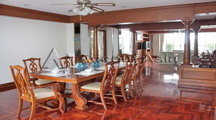 unit 4 Bedrooms  Apartment For Rent in Sukhumvit, Bangkok  near MRT Sukhumvit - BTS Asok (1513313)