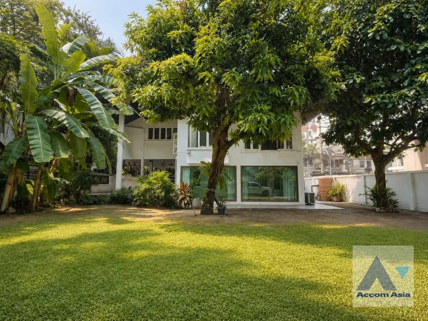 House For Rent & Sale in Ruamrudee, Bangkok Code 1713336
