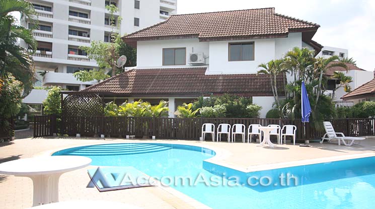  2  4 br House For Rent in Sukhumvit ,Bangkok BTS Phrom Phong at Kid Friendly House Compound 1813362