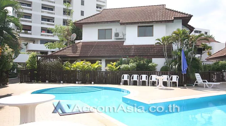  2  4 br House For Rent in Sukhumvit ,Bangkok BTS Phrom Phong at Kid Friendly House Compound 1813362