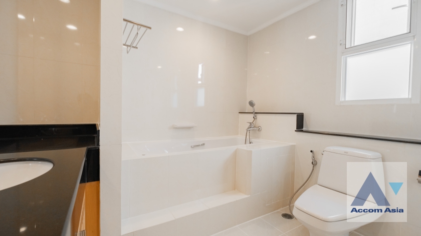 33  4 br Apartment For Rent in Sukhumvit ,Bangkok BTS Phrom Phong at Apartment with Top Facilities, Close to Emshere 1513446