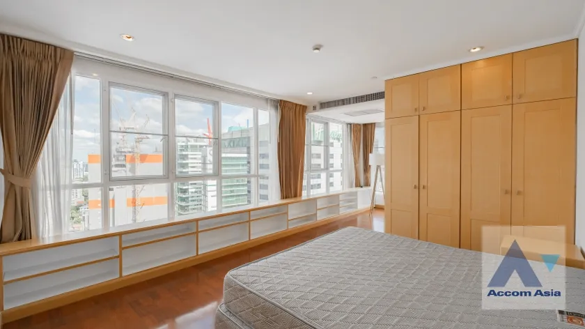  2  4 br Apartment For Rent in Sukhumvit ,Bangkok BTS Phrom Phong at Apartment with Top Facilities, Close to Emshere 1513446