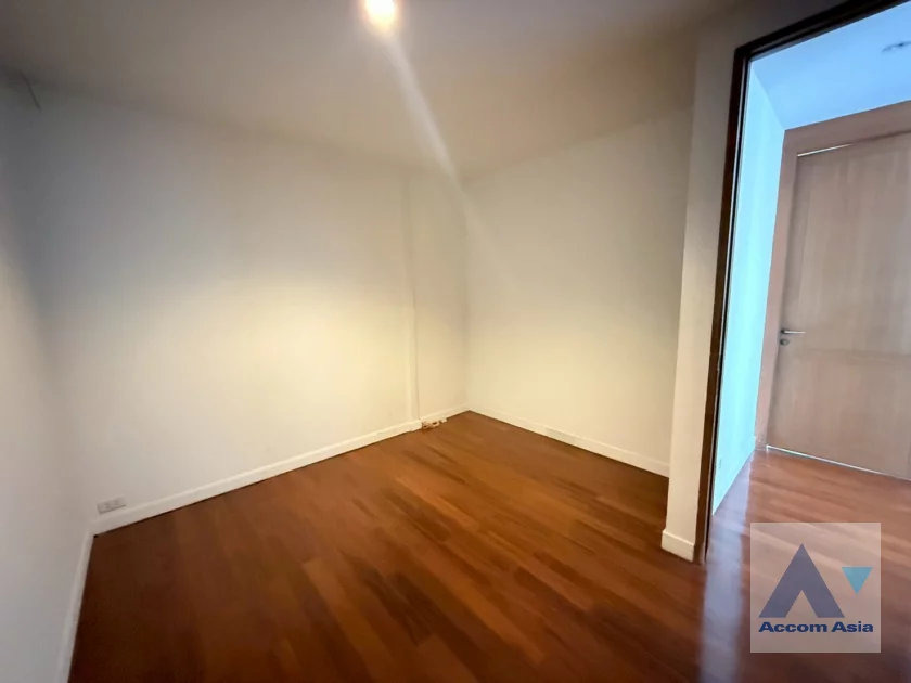 22  3 br House For Rent in Sathorn ,Bangkok MRT Khlong Toei 1713481