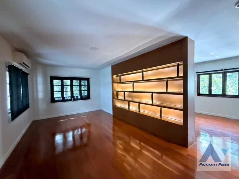 24  3 br House For Rent in Sathorn ,Bangkok MRT Khlong Toei 1713481