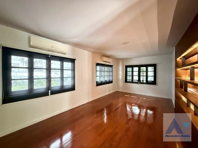 23  3 br House For Rent in Sathorn ,Bangkok MRT Khlong Toei 1713481