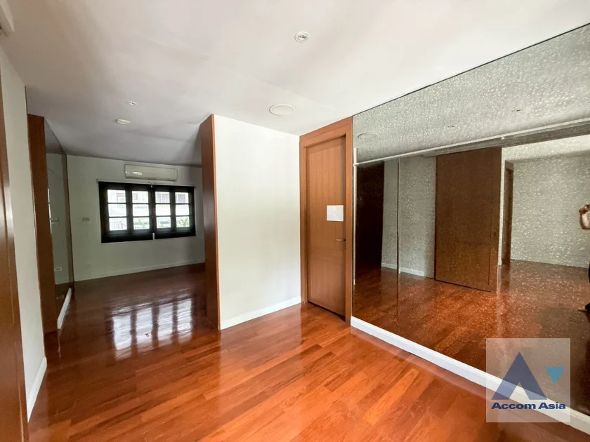 27  3 br House For Rent in Sathorn ,Bangkok MRT Khlong Toei 1713481