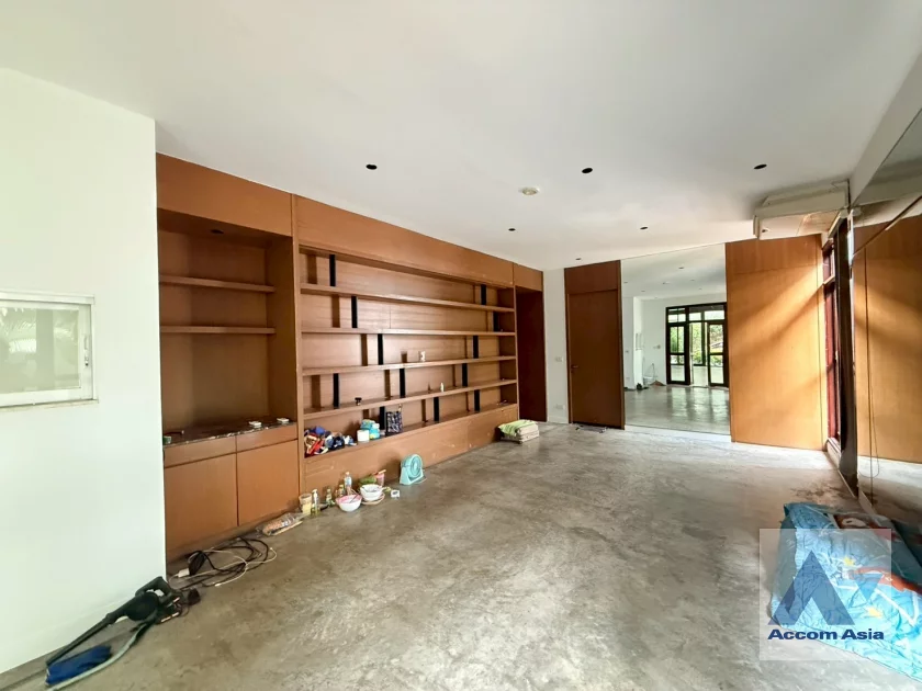 9  3 br House For Rent in Sathorn ,Bangkok MRT Khlong Toei 1713481