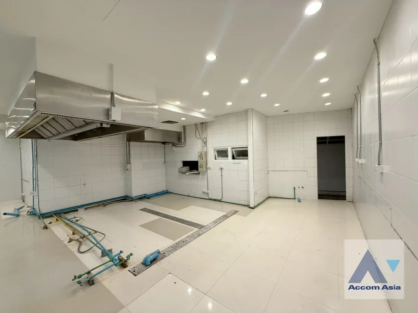 15  3 br House For Rent in Sathorn ,Bangkok MRT Khlong Toei 1713481