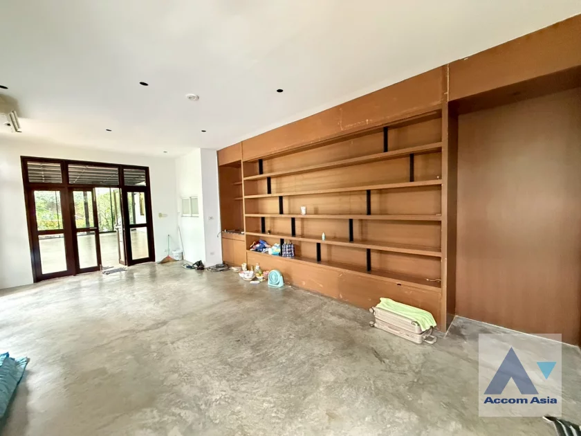 11  3 br House For Rent in Sathorn ,Bangkok MRT Khlong Toei 1713481