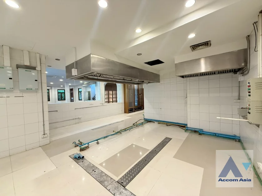 16  3 br House For Rent in Sathorn ,Bangkok MRT Khlong Toei 1713481