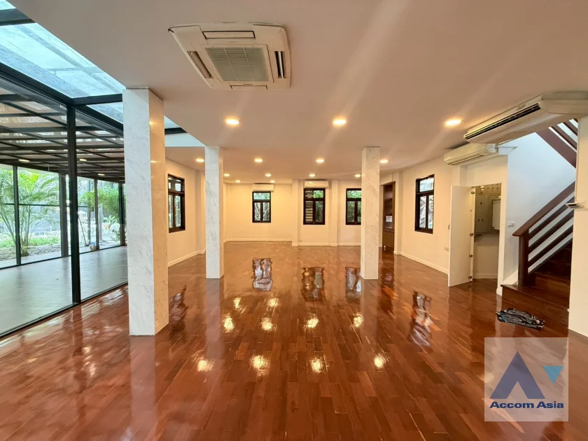  1  3 br House For Rent in Sathorn ,Bangkok MRT Khlong Toei 1713481