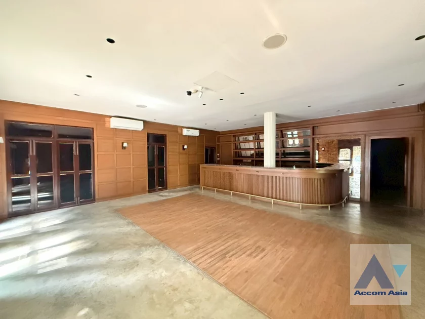4  3 br House For Rent in Sathorn ,Bangkok MRT Khlong Toei 1713481