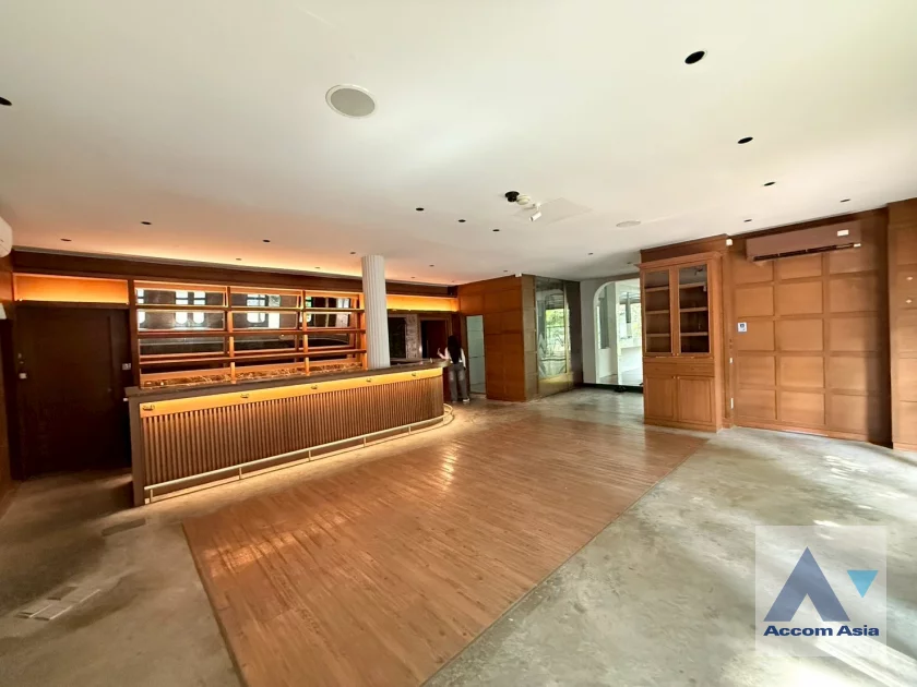 5  3 br House For Rent in Sathorn ,Bangkok MRT Khlong Toei 1713481