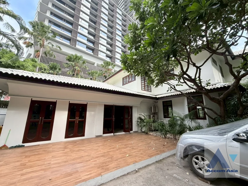 38  3 br House For Rent in Sathorn ,Bangkok MRT Khlong Toei 1713481
